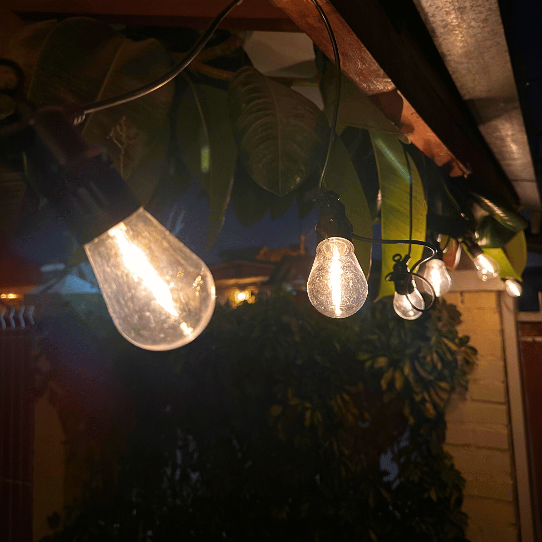 Guirnalda de Ampolletas Solar Pro - 5 Metros / 10 Amp. Luz Cálida / IP65 / Panel Híbrido - Disponible en Dreamy Home!