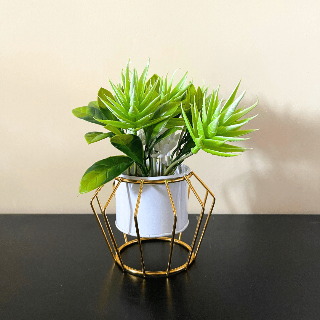 Palma Esmeralda Artificial - Follaje Mixto / Macetero Blanco Dorado - Disponible en Dreamy Home!