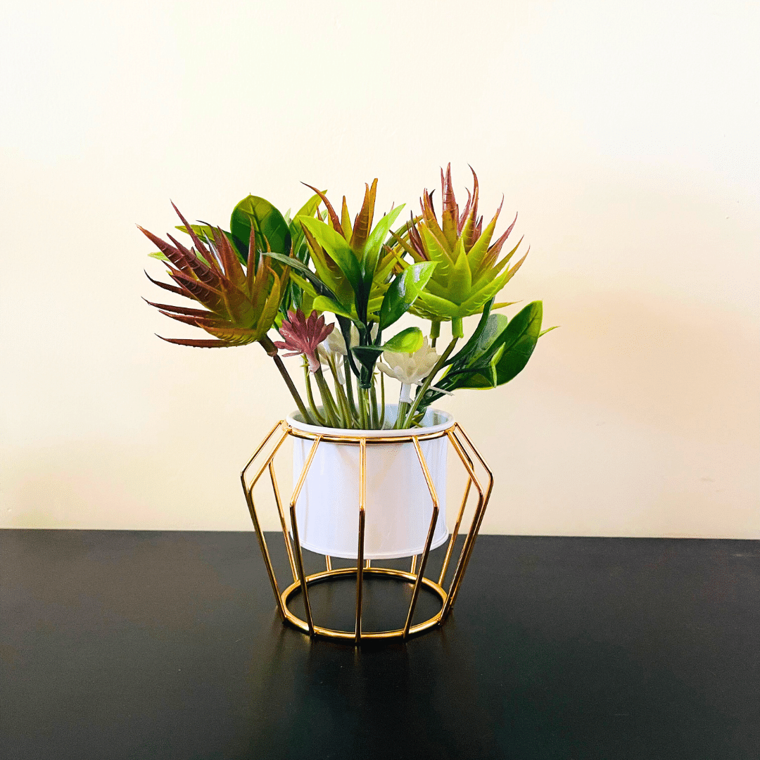 Palma Esmeralda Artificial - Follaje Mixto / Macetero Blanco Dorado - Disponible en Dreamy Home!