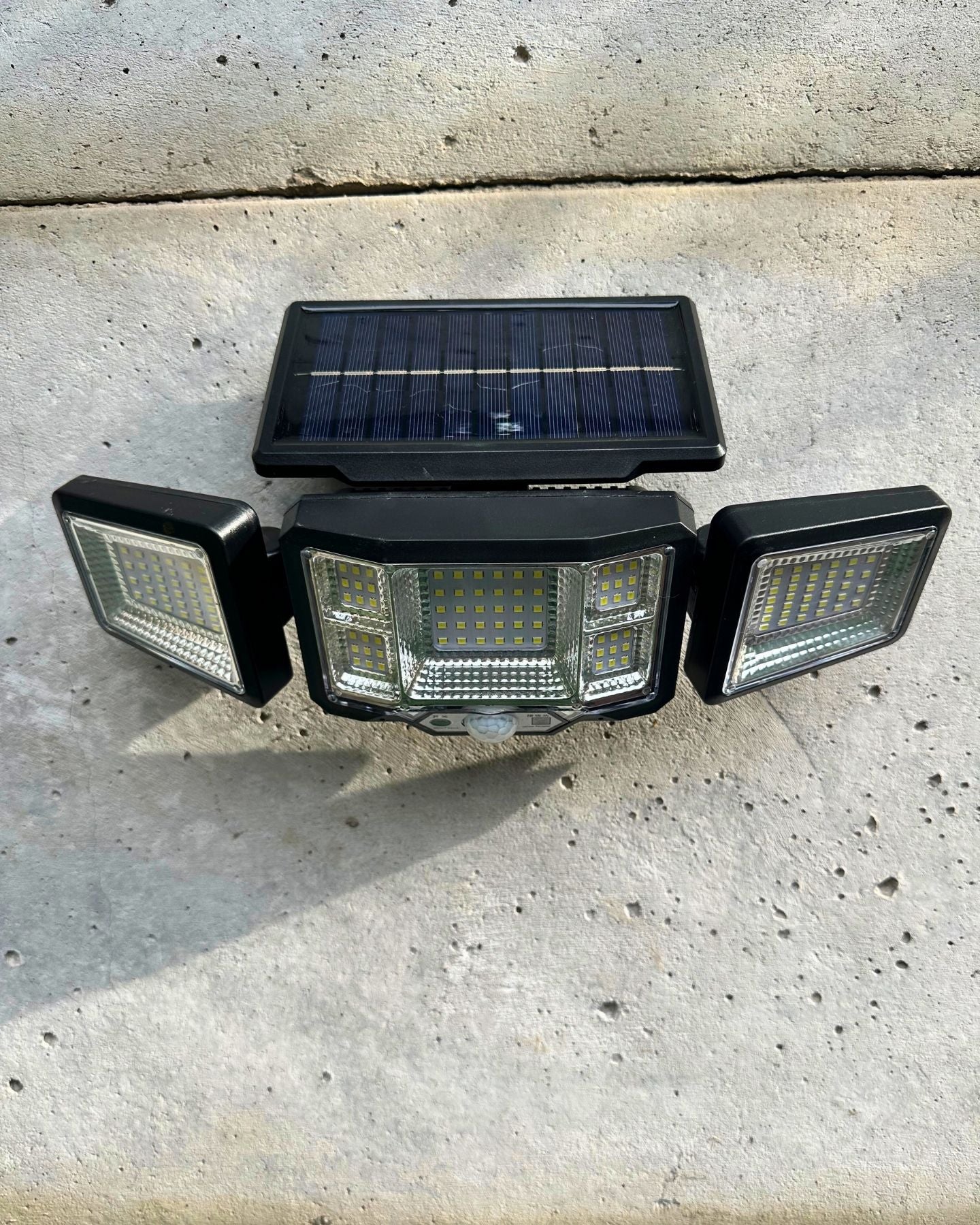 Apliqué Solar Max - 120W Luz Fría Sensor de Movimiento