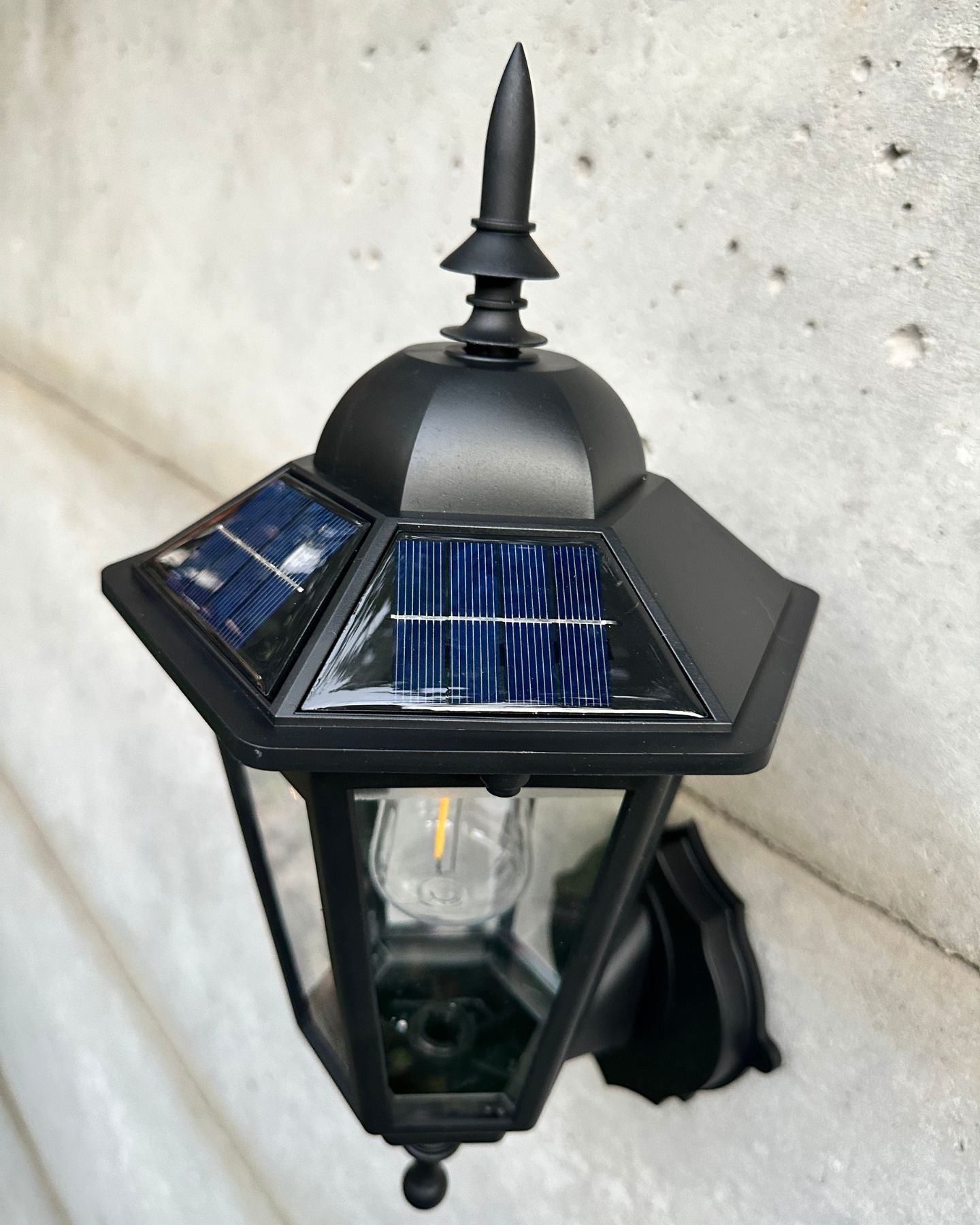 Aplique Solar Rústico - IP65 Luz Cálida