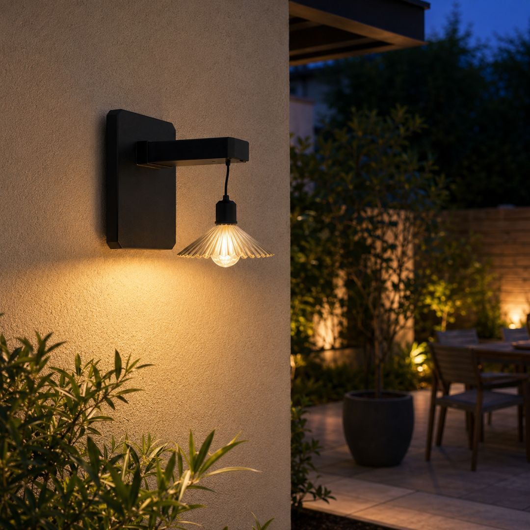Aplique Solar Decorativo con Pantalla Acanalada - Luz Cálida / IP65 - Disponible en Dreamy Home!