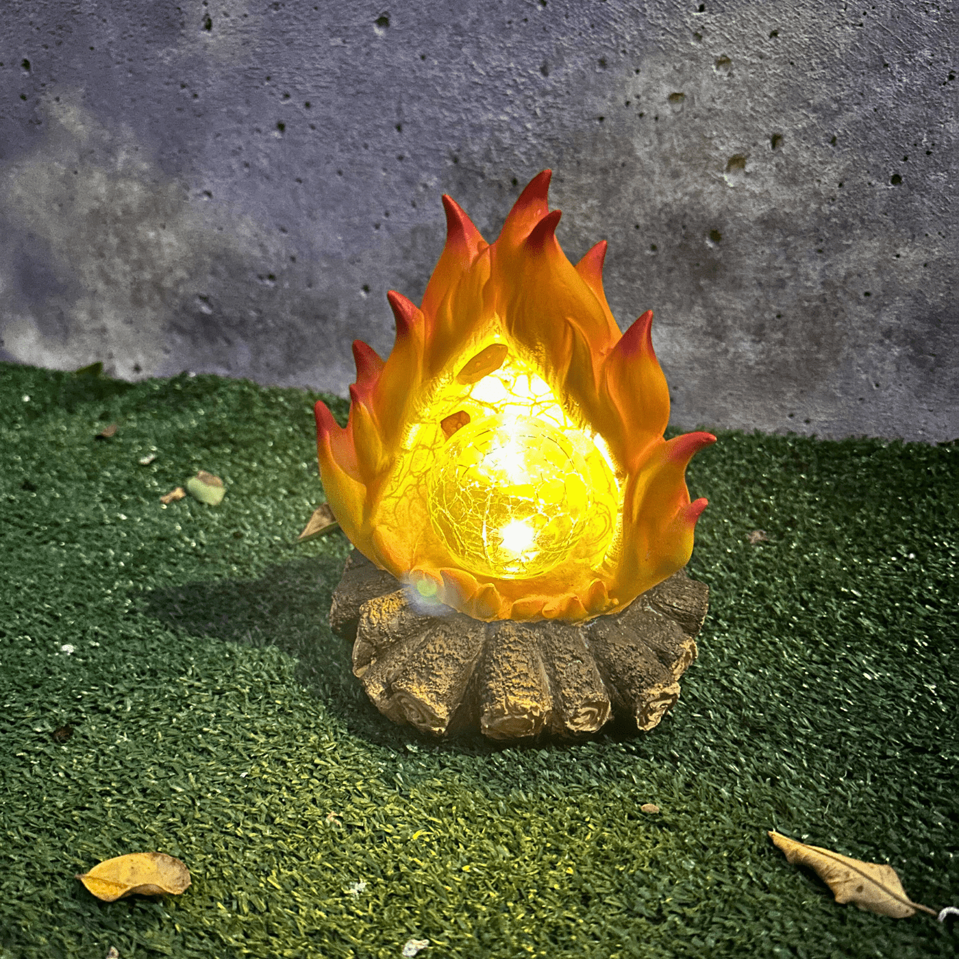 Escultura Fogata Solar - Resina / Luz Cálida / IP65 - Disponible en Dreamy Home!