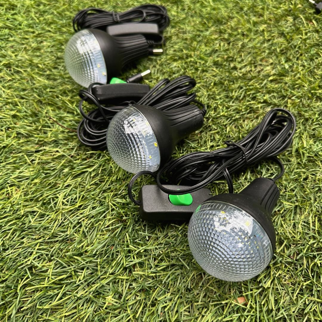 Estación Solar Portátil - 3 Luces / FM / Bluetooth / USB - Luces nocturnas e iluminación ambiente - Disponible en Dreamy Home!