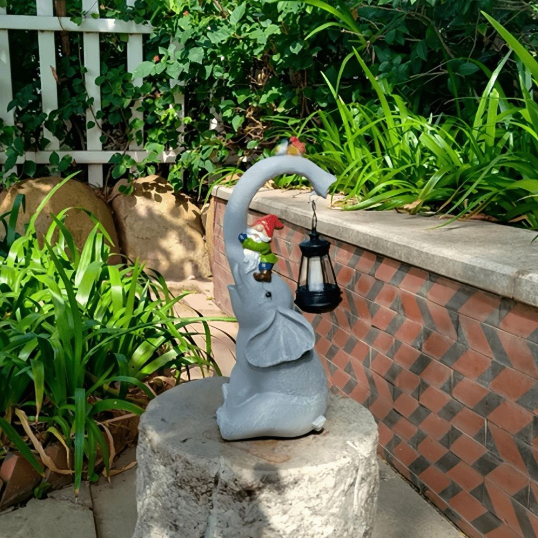 Estatua de Elefante Solar - Resina / Luz Cálida / IP65 - Disponible en Dreamy Home!