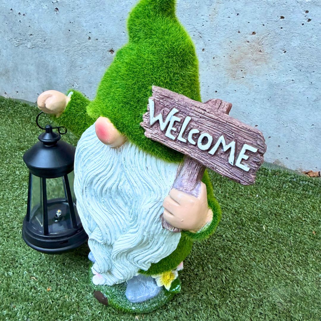 Estatua Duende Solar Welcome - Resina / Luz Cálida / IP65 - Disponible en Dreamy Home!
