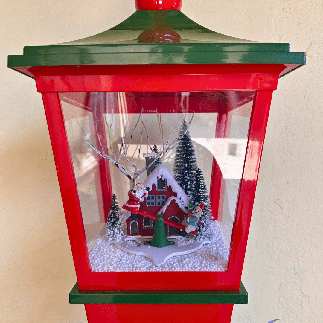 Farol Navideño con Nieve y Música – Luz y Movimiento / Enchufe