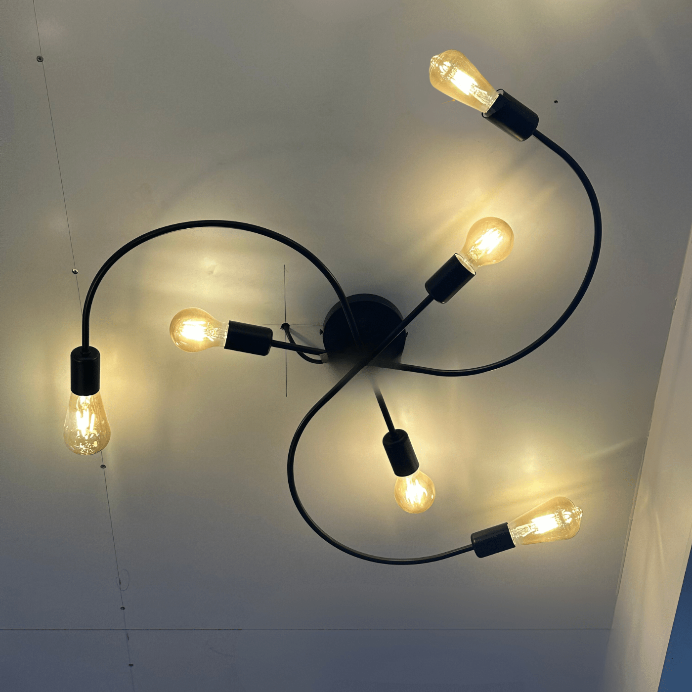 Lámpara de Techo Eclipse – 6 Luces / Metal / Negro / Incluye Ampolletas - Casa y jardín - Disponible en Dreamy Home!