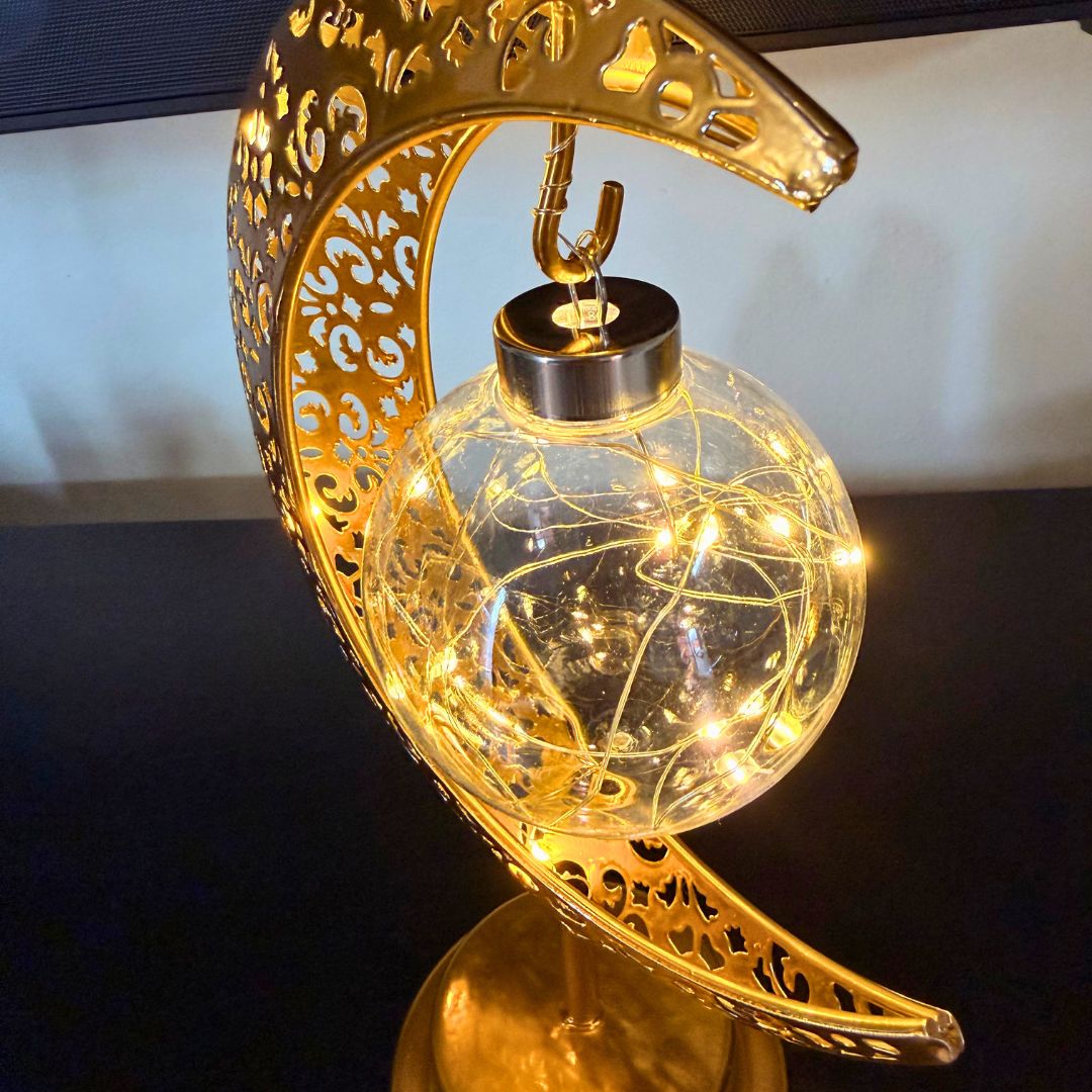 Lámpara Decorativa Luna Dorada - Luz Cálida / 3 Pilas AA / Metal - Disponible en Dreamy Home!
