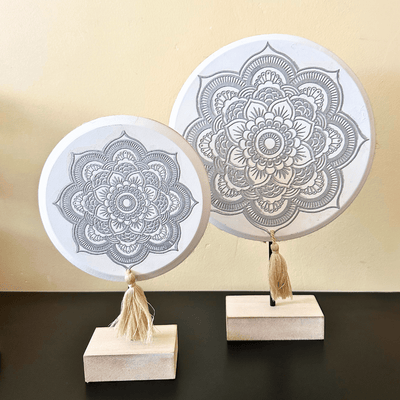 Mandala Pedestal Diseño Plateado - Detalle Borla-Dreamy Home