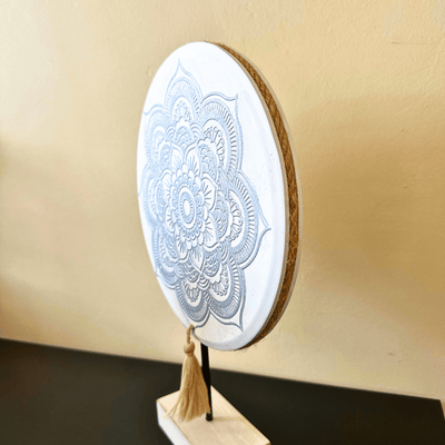 Mandala Pedestal Diseño Plateado - Detalle Borla-Dreamy Home